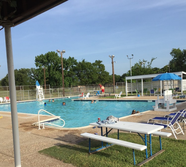 grand-saline-community-pool-photo
